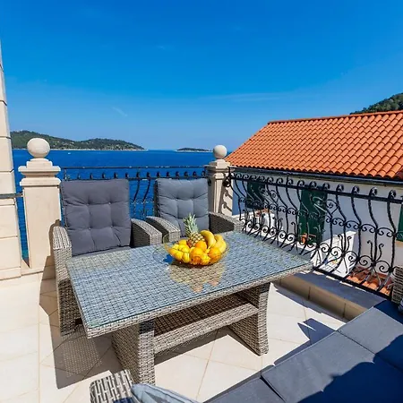 Seafront Duo Apartament *