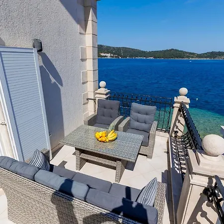 Apartment Seafront Duo Vis